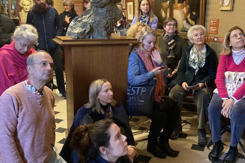 Kodiko le groupe découvre le musée